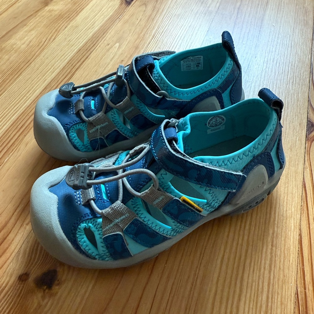 Keen Kids closed toe sandal teal turquoise size 12
